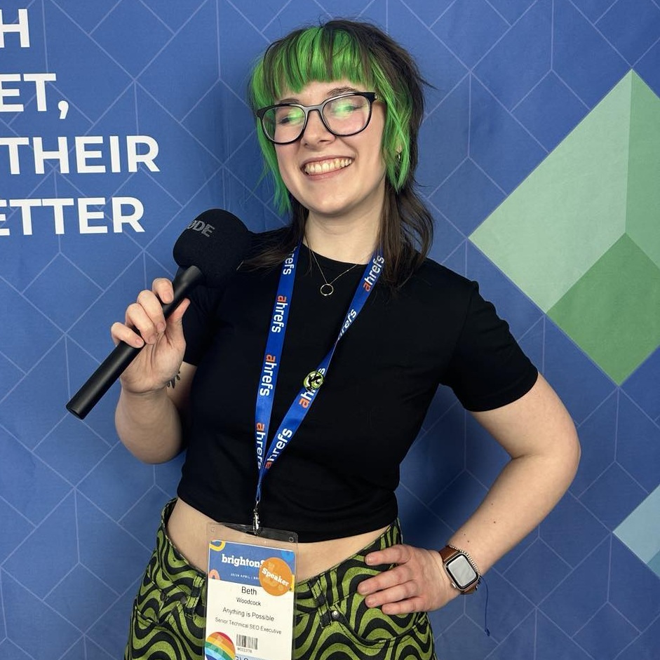 Beth at BrightonSEO holding a microphone